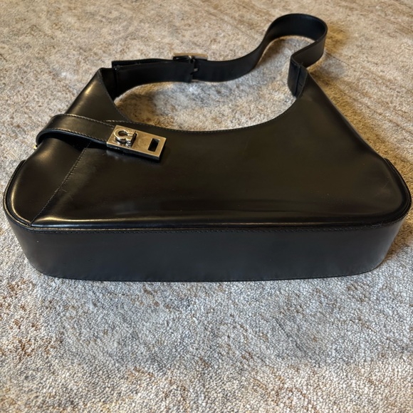 Salvatore Ferragamo Vintage Black Leather Shoulder Bag - Picture 3 of 9